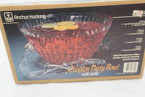 lot 640 image: Arlington party bowl