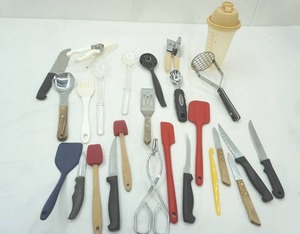 lot 641 image: Kitchen utensils