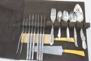lot 642 image: Flatware set