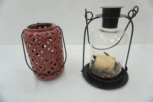 lot 645 image: Decorative Hanging Lanterns