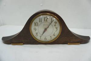 lot 658 image: Vintage Sessions Mantle Clock. 20 long by 7 tall