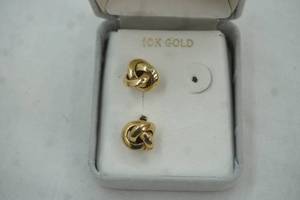lot 666 image: 10K Gold Earrings