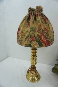 lot 669 image: Vintage Brass Lamp 27 tall