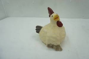 lot 673 image: Ceramic Chicken. Approx 7.5x7.5
