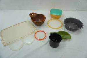 lot 682 image: Vintage Graniteware Bowl and Cup, Wooden Bowl with Handle, Lids