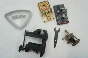 lot 683 image: Vintage Ashtray, VintageAntique Fishing Reel, Small Bench Vice, Large Mouse Traps