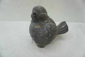 lot 689 image: Resin Finch Statue
