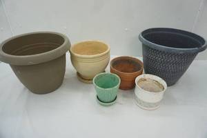 lot 695 image: Variety of Planters