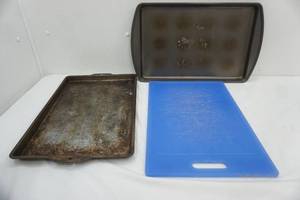 lot 699 image: (2ct) Cookie Sheets & (1ct) Cutting Board