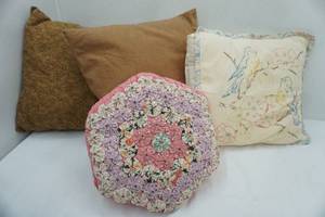lot 701 image: Throw Pillows (4ct) Quilted and Embroidery