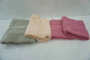 lot 708 image: (4ct) bath towels
