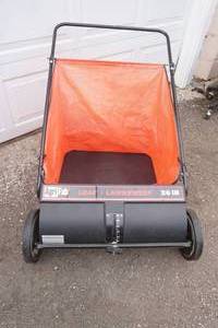 lot 717 image: Agri-Fab LeafLawn Sweeper 26