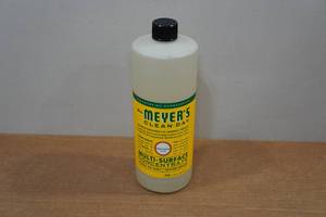lot 38 image: Mrs Meyers Clean Day Multi-Surface Concentrate Cleaner