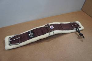 lot 61 image: Professionals Choice Cinch - 26