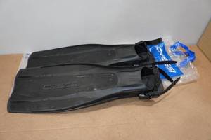 lot 68 image: Cressi Pro Light SCUBA Fins - XXL