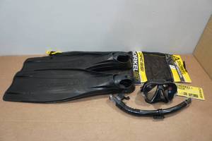 lot 69 image: Cressi Adult Snorkel Set - Fin Size 5.5-6.6, 39-40