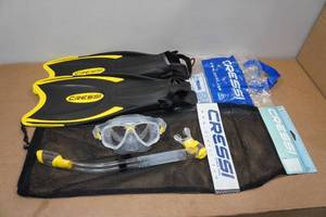 lot 70 image: Cressi Adult Rondine Palau Fin Snorkel Set - Fin Size LXL