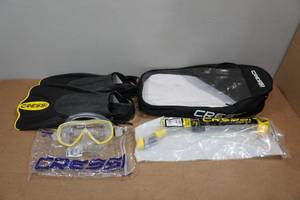 lot 71 image: Cressi Adult Rondine Palau Fin Snorkel Set - Fin Size LXL