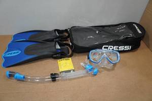 lot 72 image: Cressi Adult Rondine Palau Fin Snorkel Set - Fin Size XSS