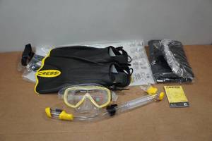 lot 73 image: Cressi Adult Rondine Palau Fin Snorkel Set - Fin Size SM