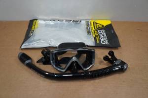 lot 75 image: Cressi Pano 3 Snorkel Set