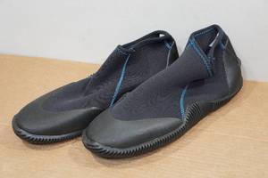 lot 84 image: Cressi Dive Shoes - Size 14