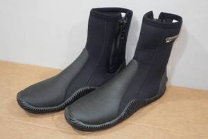 lot 85 image: Cressi Isla 5mm Dive Boots - Size 8