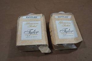 lot 103 image: 2 Glamorous Sachets - Entitled