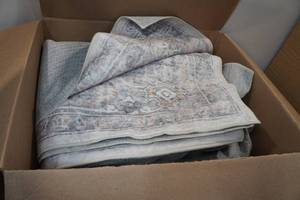 lot 109 image: Large Area Rug - 10x8