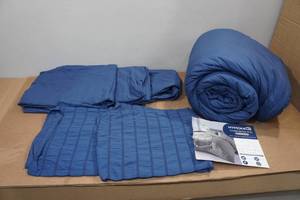lot 110 image: 7-Piece Bed Set - Blue
