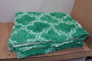 lot 118 image: Plush Area Rug - 8x5