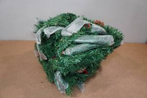 lot 119 image: 9 Artificial Christmas Garland