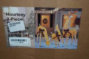 lot 122 image: Hourleey 3-Piece Reindeer Family Outdoor Dcor Set