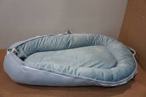 lot 126 image: Portable Baby Lounger
