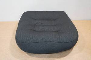lot 129 image: Portable Extra Thick Booster Seat