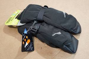 lot 148 image: Clam Youth Waterproof Mitts - Large