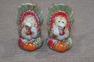 lot 171 image: Vintage TurkeyFall Themed Salt & Pepper Shakers