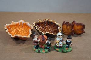 lot 173 image: Fall Dcor - Hull Candy Dishes, Salt & Pepper Shakers, & Statues