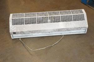 lot 195 image: Air Curtain