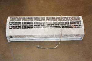 lot 196 image: Air Curtain