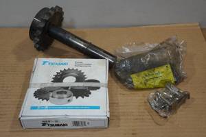 lot 215 image: Chain Sprockets with Roller Chain and Master Link