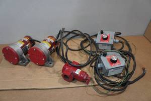 lot 220 image: Vibco Vibrators with Control Boxes