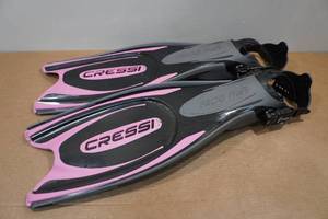 lot 242 image: Cressi Frog Plus Snorkel Fins - SM