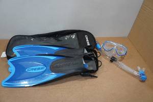 lot 243 image: Cressi Rondine Palau Snorkel, Mask, and Fin Set