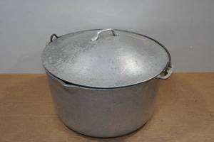 lot 244 image: Cast Aluminum Dutch Oven