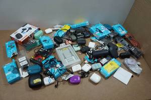 lot 265 image: Assorted Earbuds