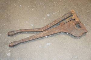 lot 270 image: Antique Whitney Hand Punch No 2