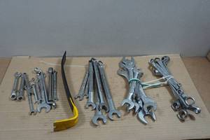 lot 272 image: Wrenches and Prybar