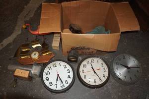 lot 293 image: Assorted Clocks and Dcor