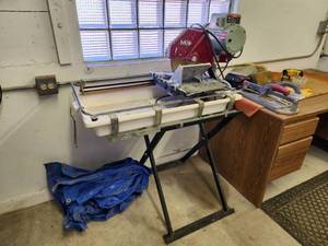 lot 954 image: MK Tile Saw with Supplies